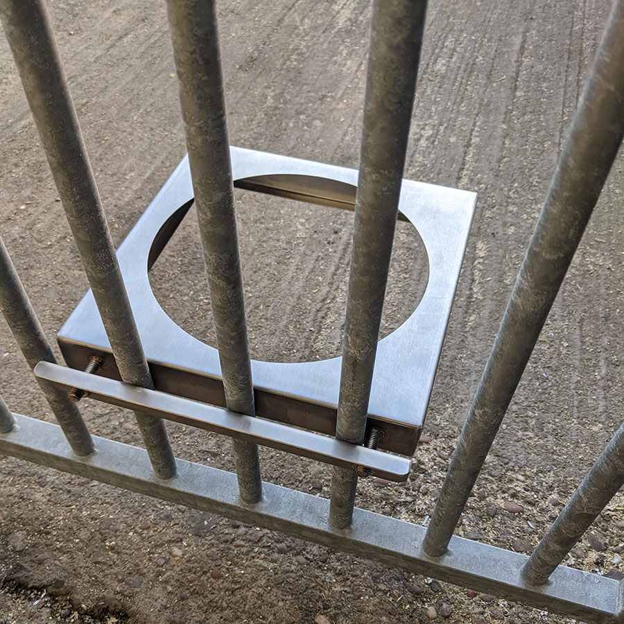 Kennel Dog Bowl Holder Garden & Animal Structures