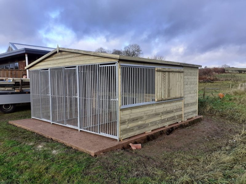Bespoke Wooden Triple Dog Kennel And Run 1000x750 1 800x600