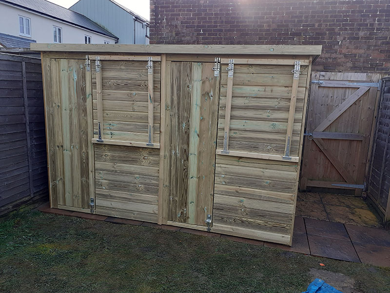Wooden Aviary Block With Bars And Shutters 800x600 2